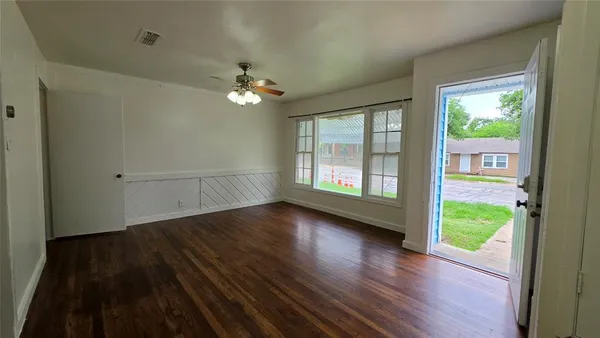 $1,800 | 1111 Ave A, Denton, TX 76201