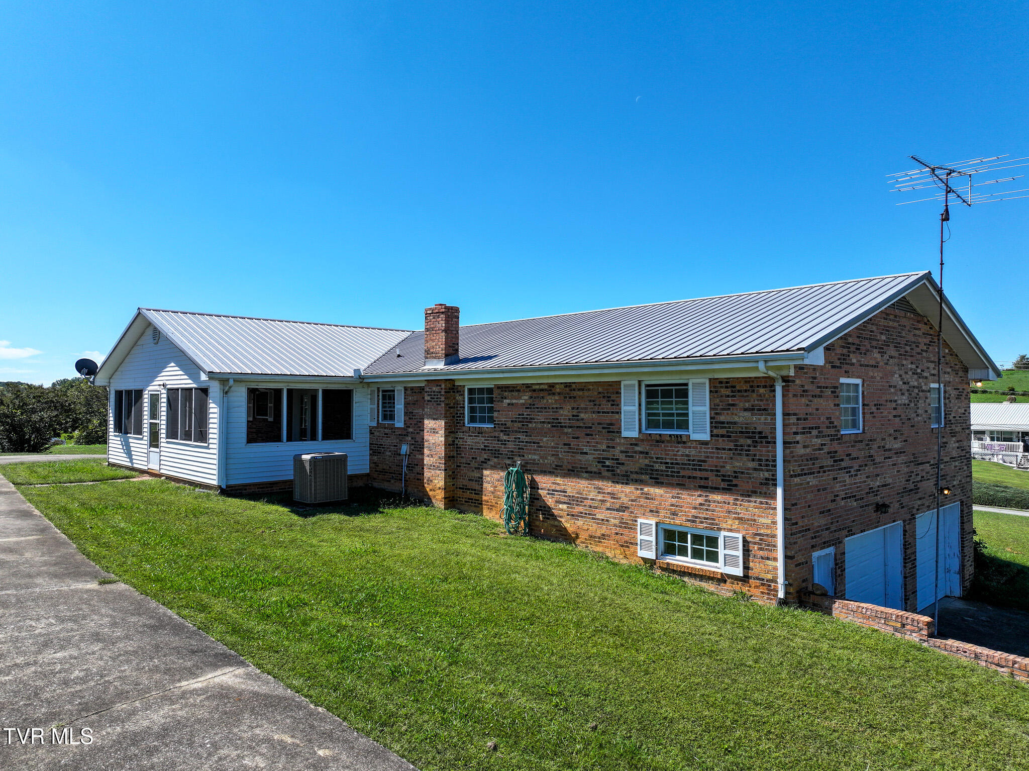 575 West Allens Bridge Road Greeneville, TN 37743 - Photo 13 of 70 DJI_20261005142956_0928_D
