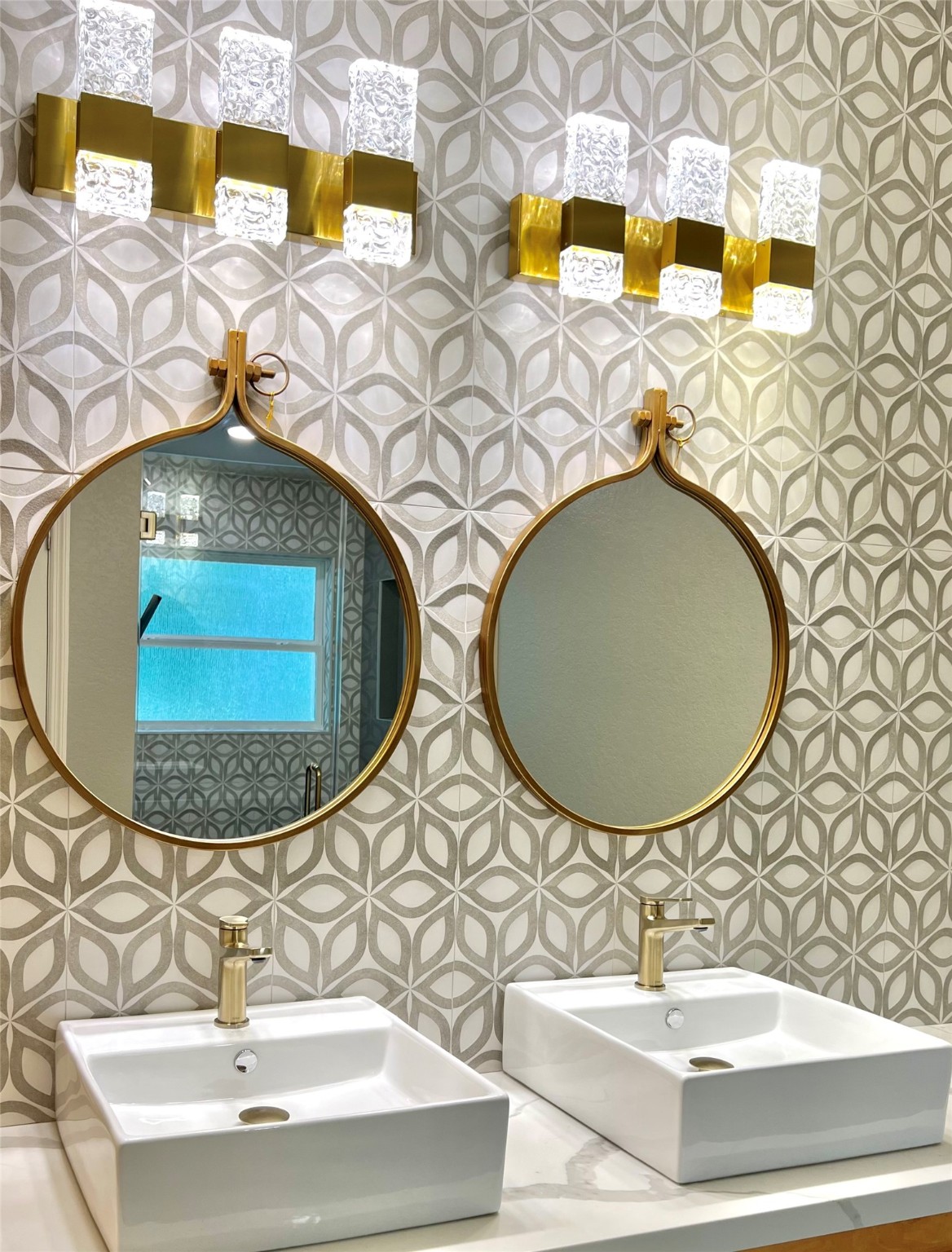 14505 Alice Road Tomball, TX 77377 - Photo 19 of 28 a bathroom with a sink and mirror