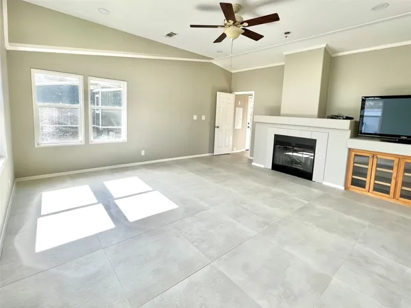 $2,400 | 14505 Alice Road, Unit A, Tomball, TX 77377