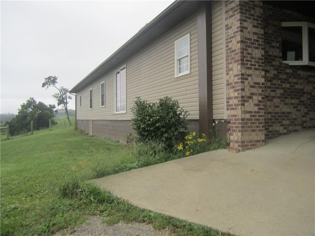 586 White Barn Road Waynesburg, PA 15370 - Photo 3 of 19 Gallery Image 3