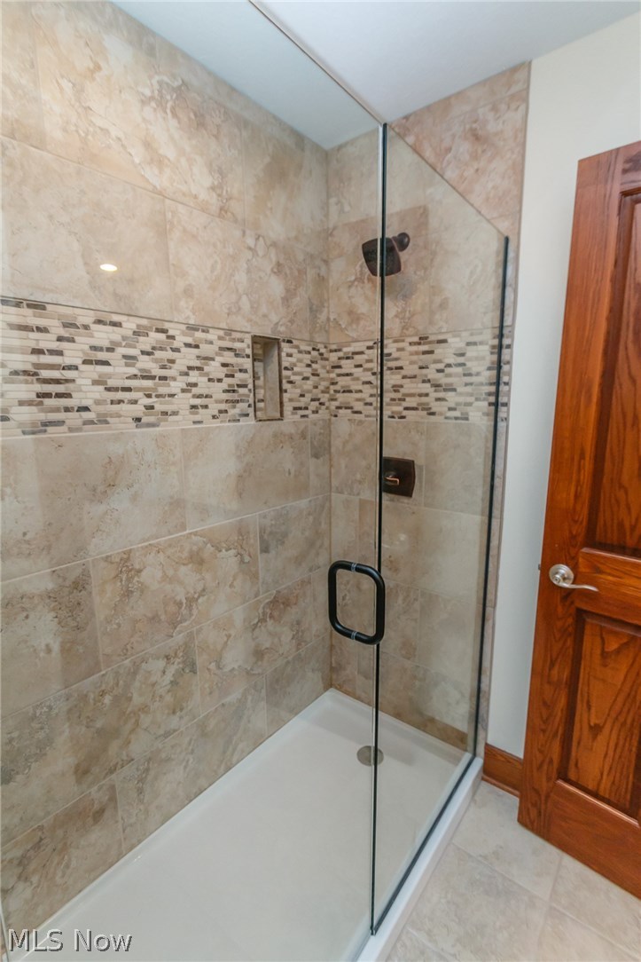 6160 Stone Road Hudson, OH 44236 - Photo 31 of 35 Full bathroom in the bonus room
