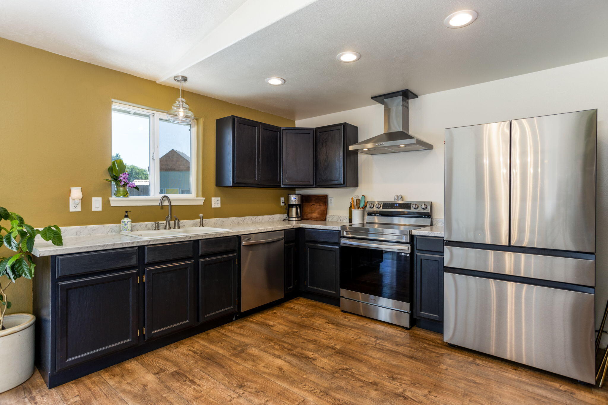 1736 Southwest 35th Street Redmond, OR 97756 - Photo 6 of 31 Kitchen