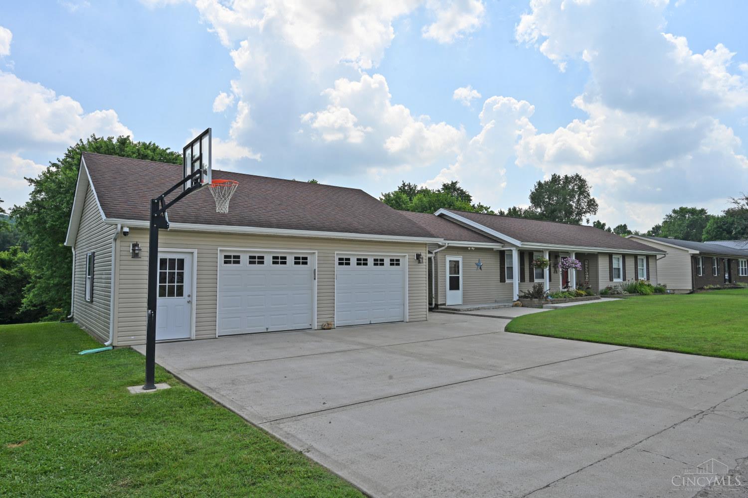 1930 Stivers Road Aberdeen, OH 45101 - Photo 3 of 45