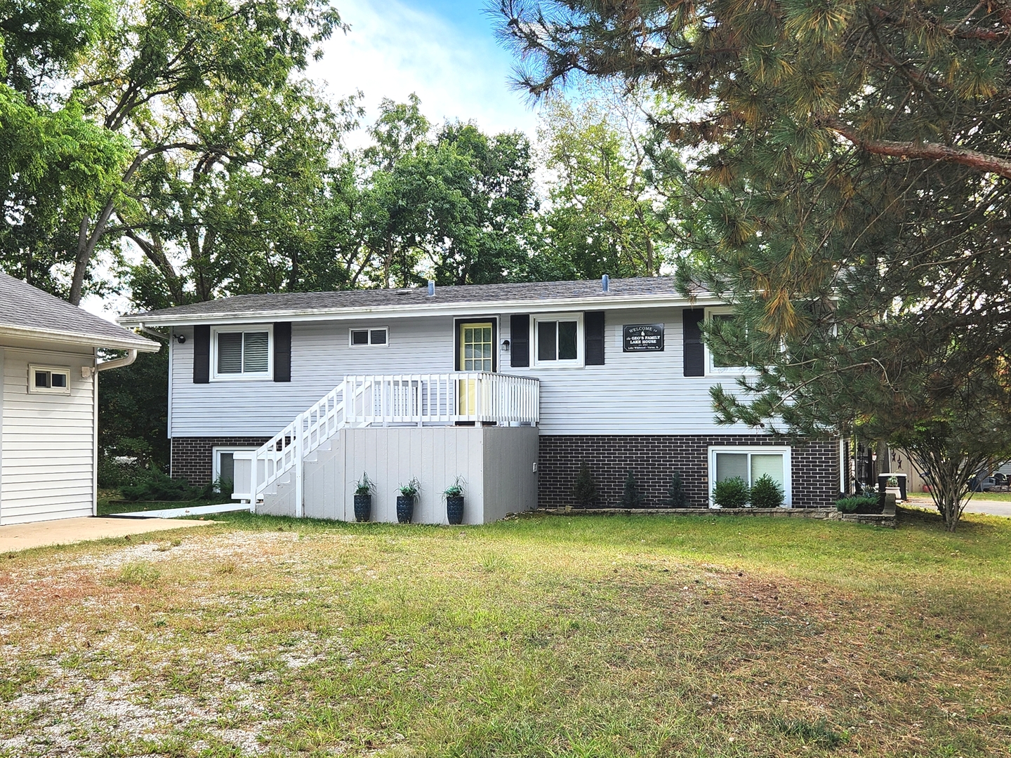 152 Beachview Court Varna, IL 61375 - Photo 26 of 49 a front view of house with yard and garage