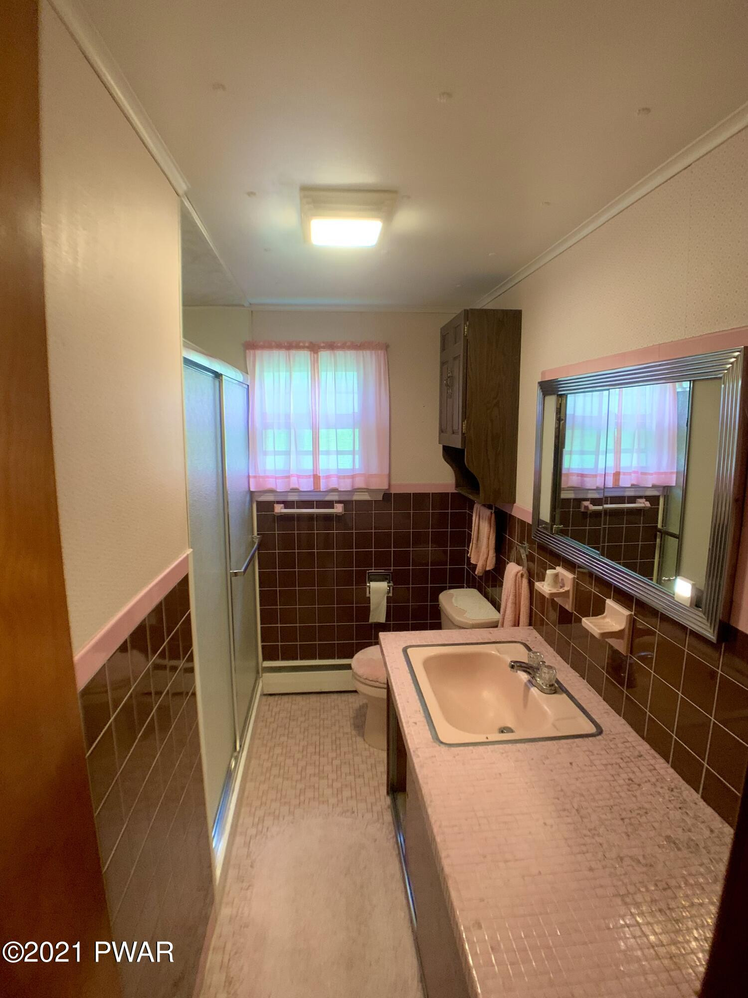 818 Long Ridge Road Hawley, PA 18428 - Photo 18 of 22 Full Bath