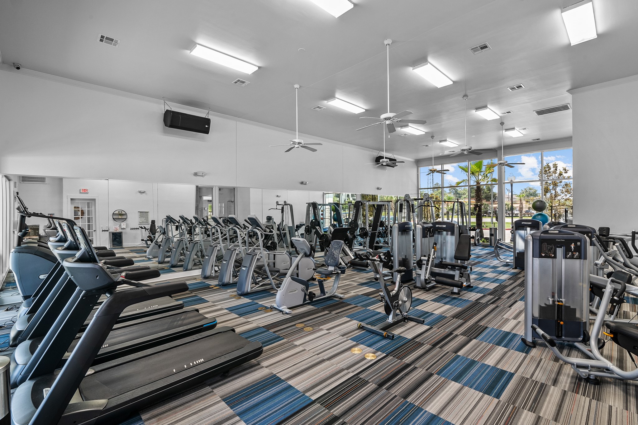 366 Fm 1488 Road, Unit 1042 Conroe, TX 77384 - Photo 30 of 38 a view of a room with gym equipment