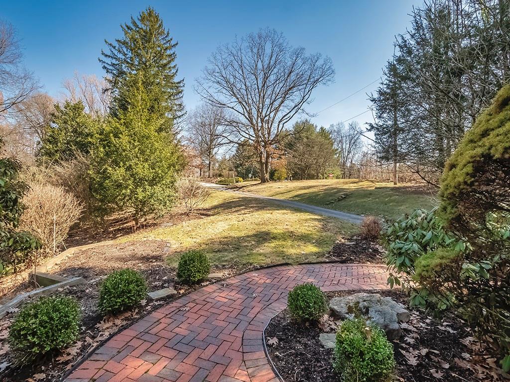 461 Fairview Road Pittsburgh, PA 15238 - Photo 2 of 40 Gallery Image 2