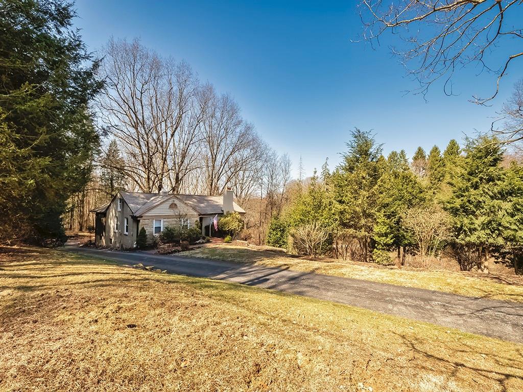 461 Fairview Road Pittsburgh, PA 15238 - Photo 4 of 40 Gallery Image 4