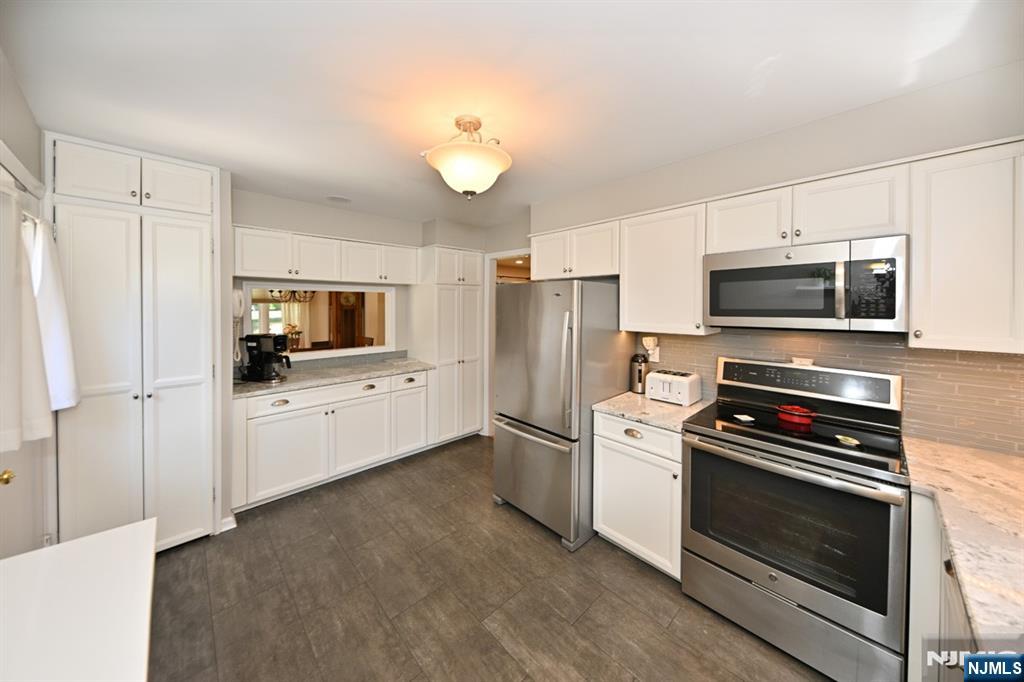 60 Sunset Court Mahwah, NJ 07430 - Photo 5 of 25