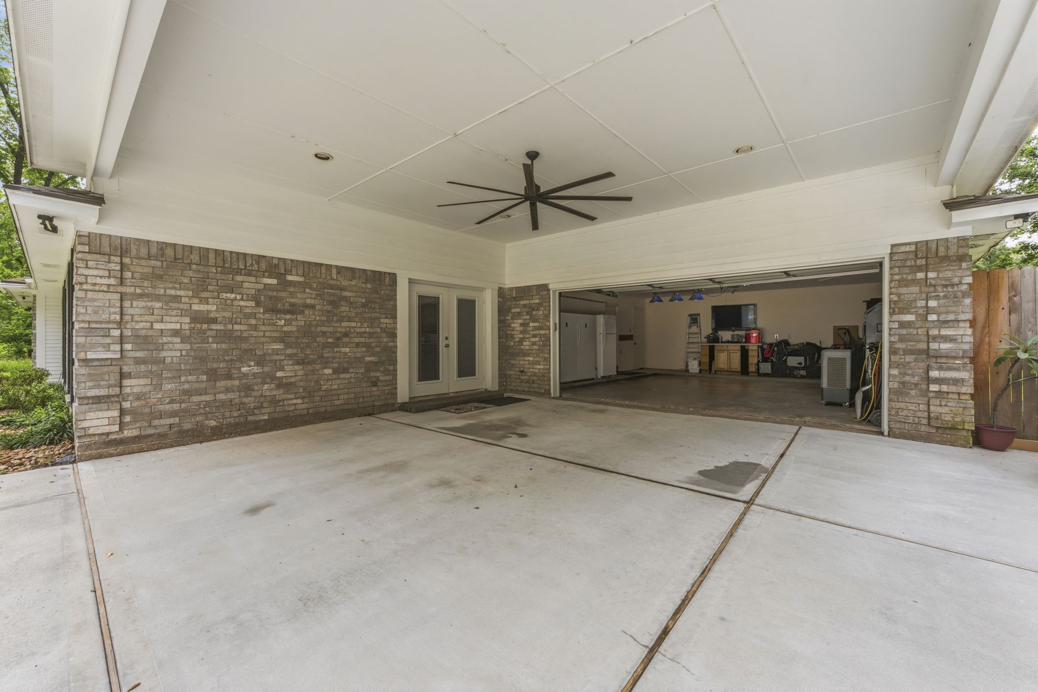 21809 Tophill Drive Spring, TX 77388 - Photo 34 of 50 a view of a livingroom with furniture and a chandelier fan