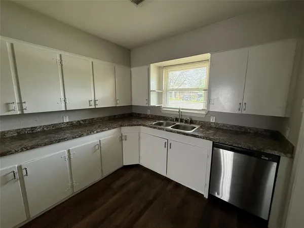 $1,950 | 820 Carney Drive, Garland, TX 75041