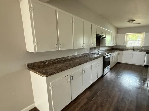 $1,950 | 820 Carney Drive, Garland, TX 75041