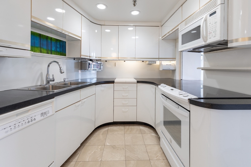 145 Pinckney Street, Unit 603605 Boston, MA 02114 - Photo 5 of 38