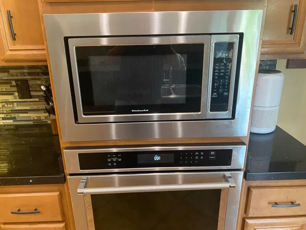 a close up view of washer and dryer