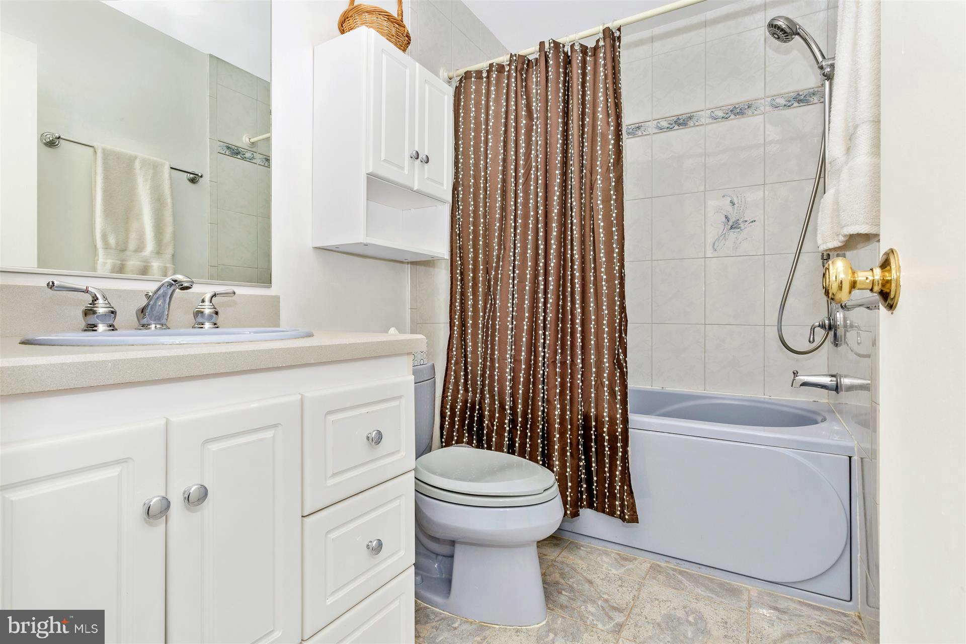 1522 Blue Meadow Road Potomac, MD 20854 - Photo 20 of 30 Upper level 2nd Full Bath