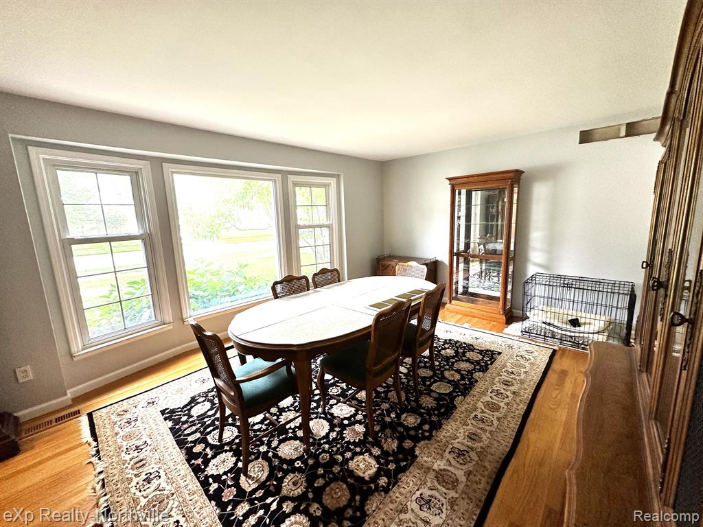 16017 Riverside Street Livonia, MI 48154 - Photo 23 of 34
