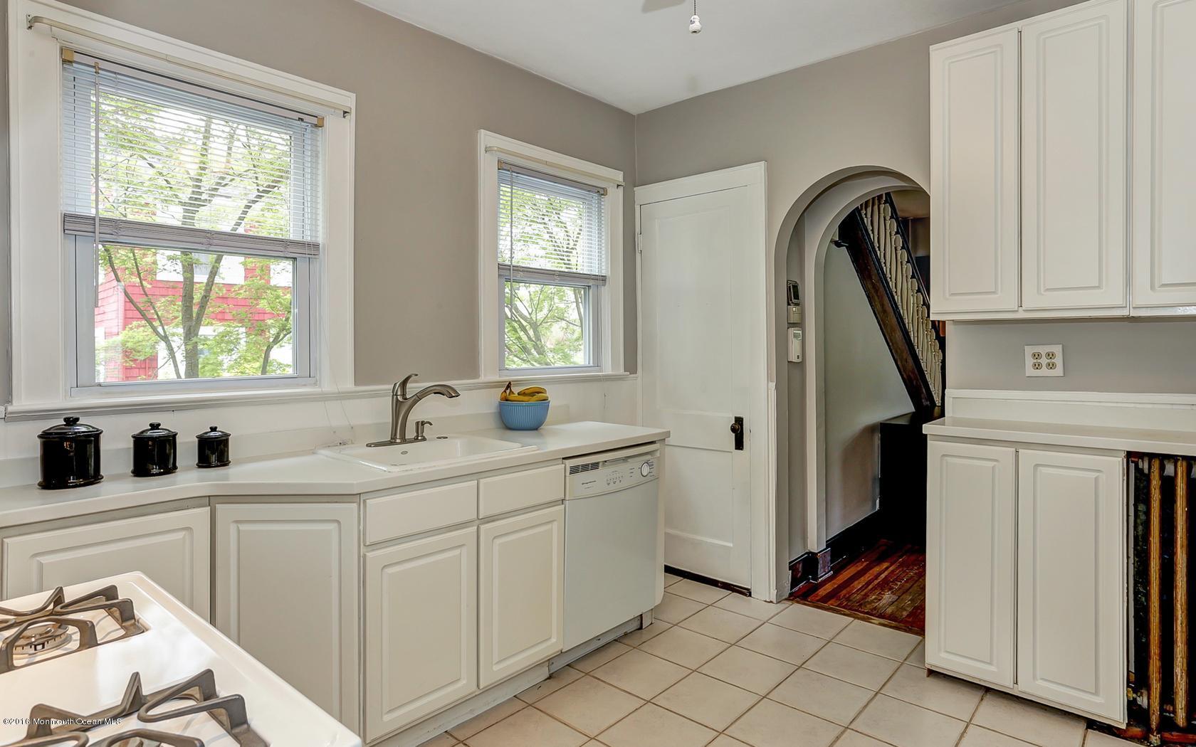 29 Chapel Hill Road Red Bank, NJ 07701 - Photo 13 of 24 13-photo-web-1680x1050-189777