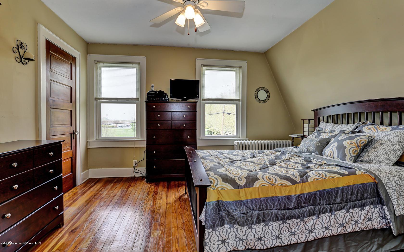 29 Chapel Hill Road Red Bank, NJ 07701 - Photo 16 of 24 16-photo-web-1680x1050-253564