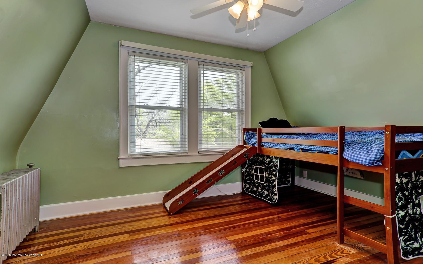 29 Chapel Hill Road Red Bank, NJ 07701 - Photo 17 of 24 17-photo-web-1680x1050-204771