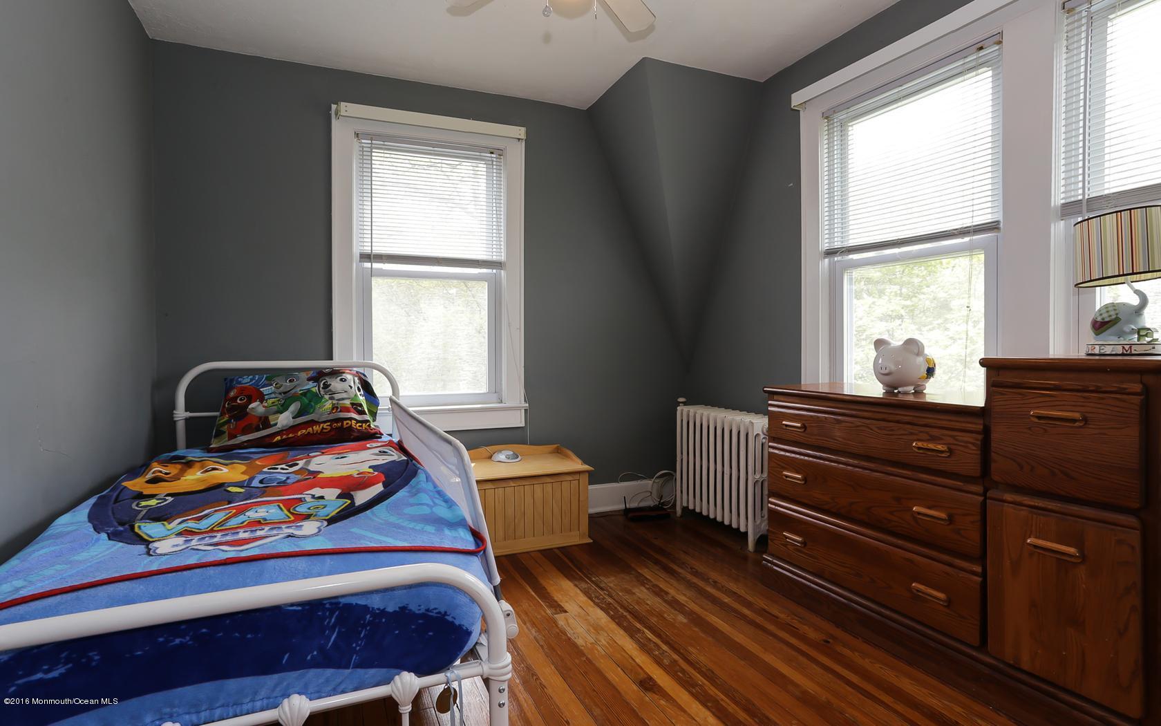 29 Chapel Hill Road Red Bank, NJ 07701 - Photo 18 of 24 18-photo-web-1680x1050-184971