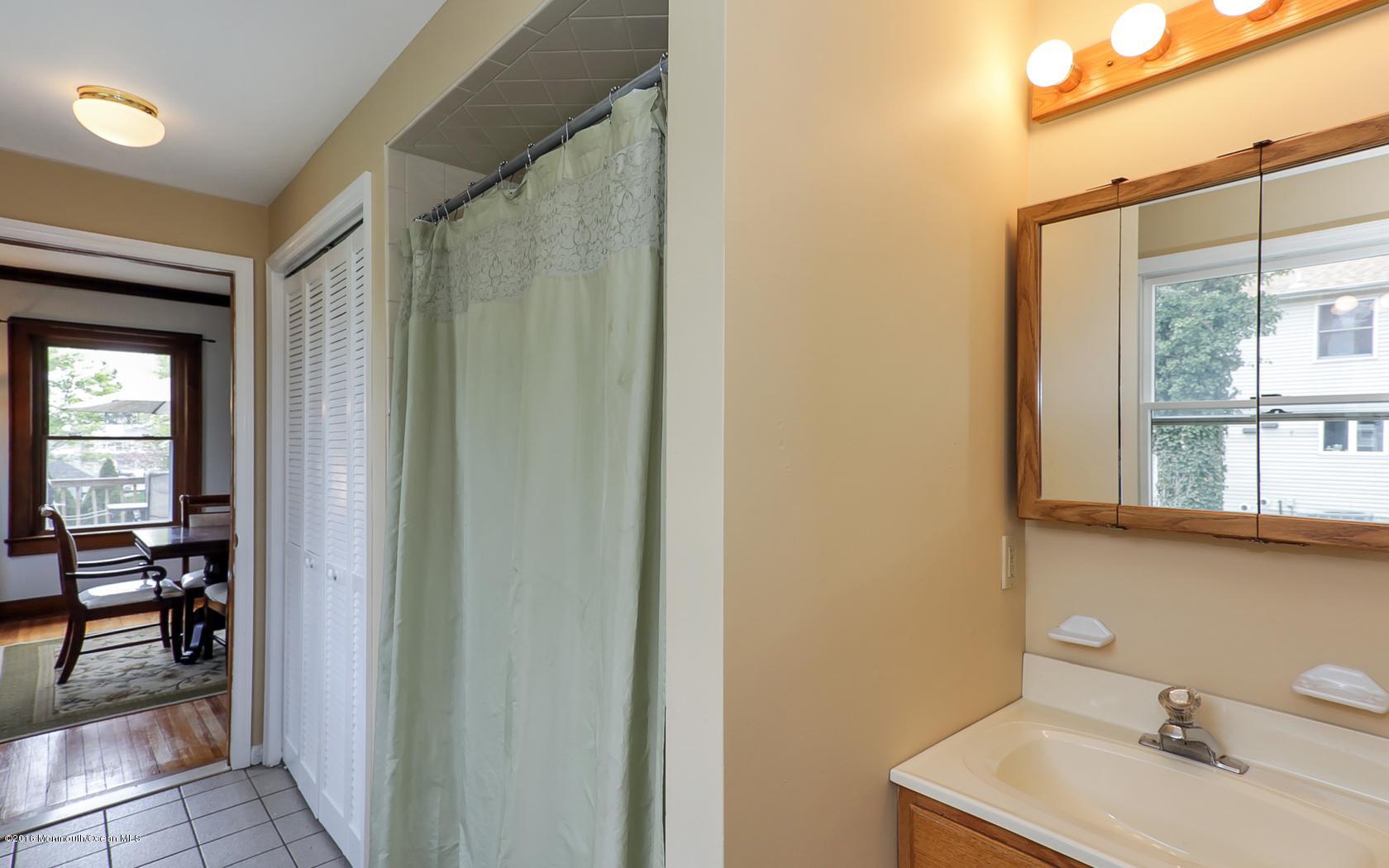 29 Chapel Hill Road Red Bank, NJ 07701 - Photo 19 of 24 19-photo-web-1680x1050-142307