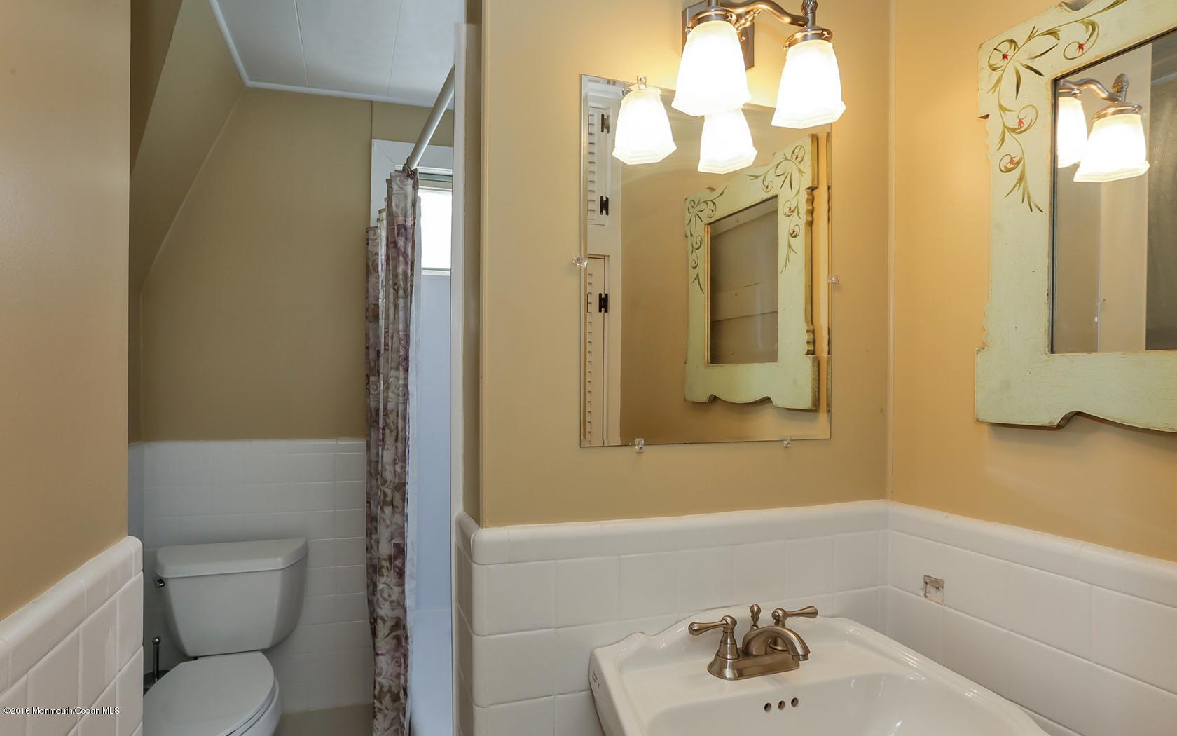 29 Chapel Hill Road Red Bank, NJ 07701 - Photo 20 of 24 20-photo-web-1680x1050-110459