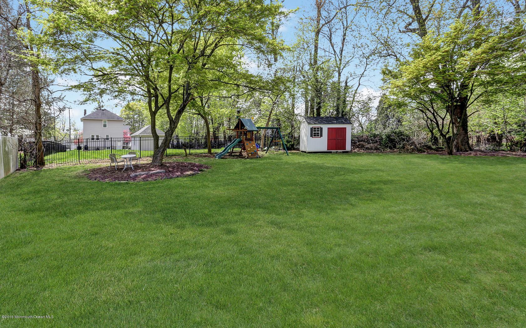 29 Chapel Hill Road Red Bank, NJ 07701 - Photo 22 of 24 22-photo-web-1680x1050-499483