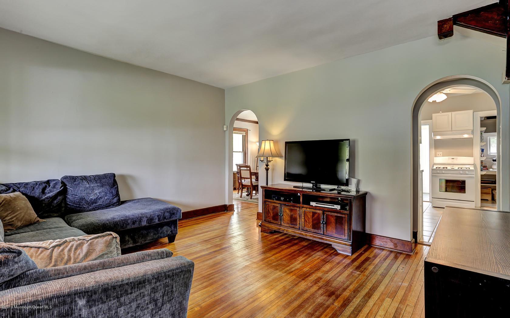 29 Chapel Hill Road Red Bank, NJ 07701 - Photo 6 of 24 6-photo-web-1680x1050-202614