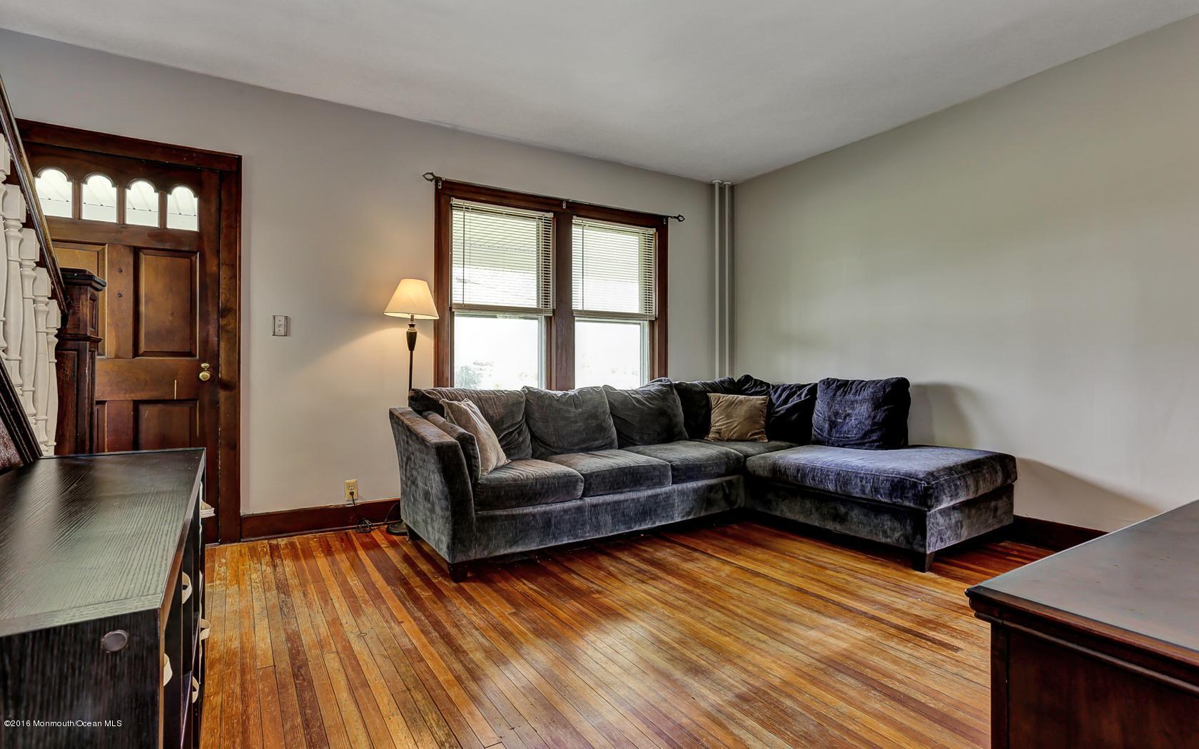 29 Chapel Hill Road Red Bank, NJ 07701 - Photo 7 of 24 7-photo-web-1680x1050-203553