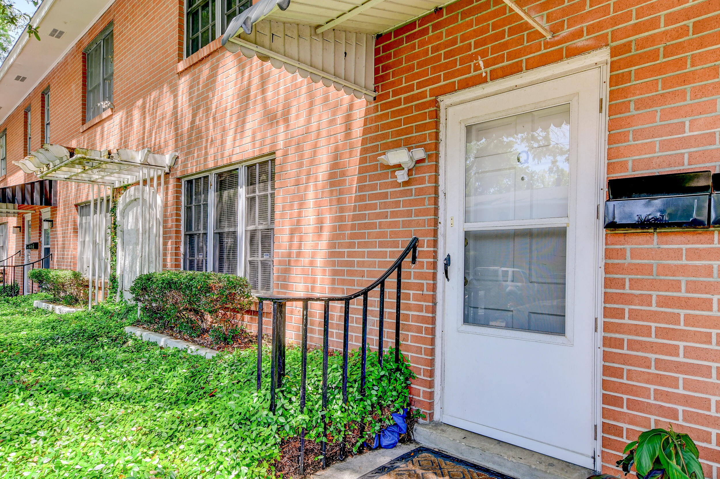 173 Rutledge Avenue, Unit Q Charleston, SC 29403 - Photo 2 of 27 DSC_6151_2_3_4_5