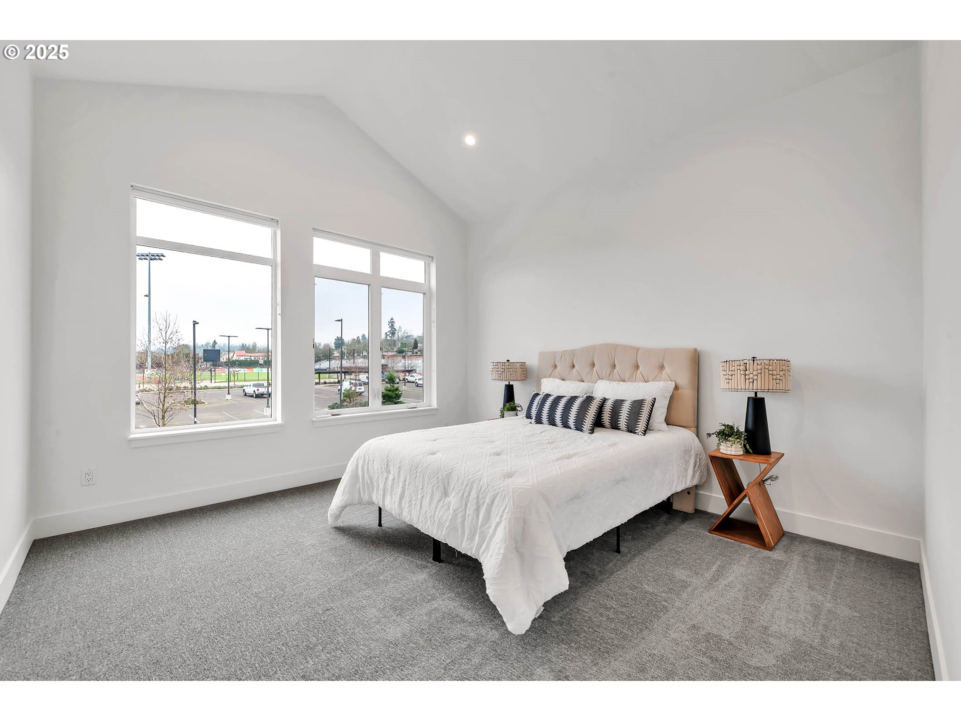 177 East 20th Avenue Eugene, OR 97405 - Photo 23 of 45 a bedroom with a bed a table and window