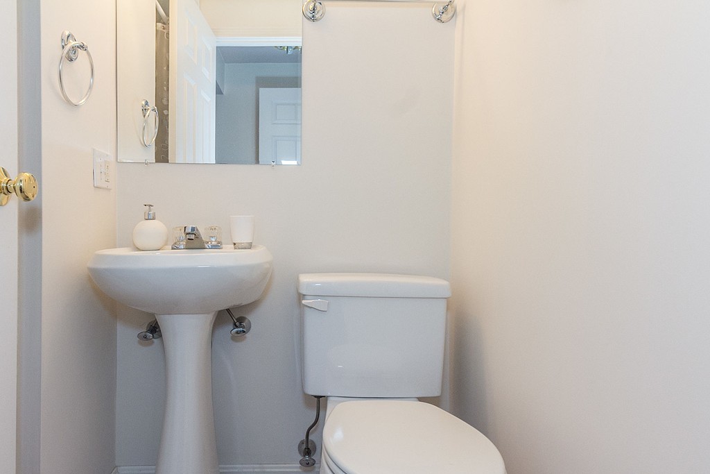 1005 Trapelo Road, Unit 6 Waltham, MA 02452 - Photo 3 of 24