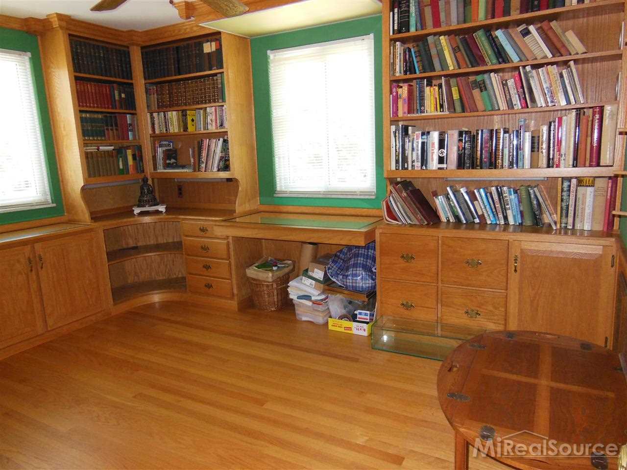 1147 Hawthorne Road Grosse Pointe, MI 48236 - Photo 7 of 14 31210121-6.JPG