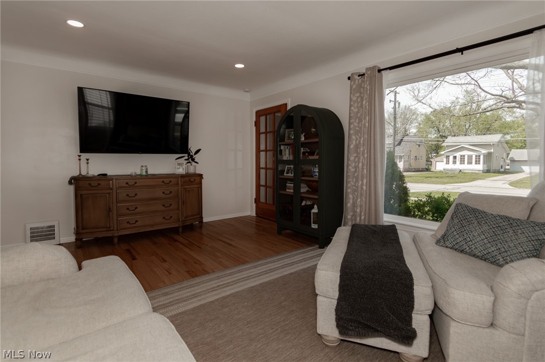 1297 Lander Road Mayfield Heights, OH 44124 - Photo 13 of 32