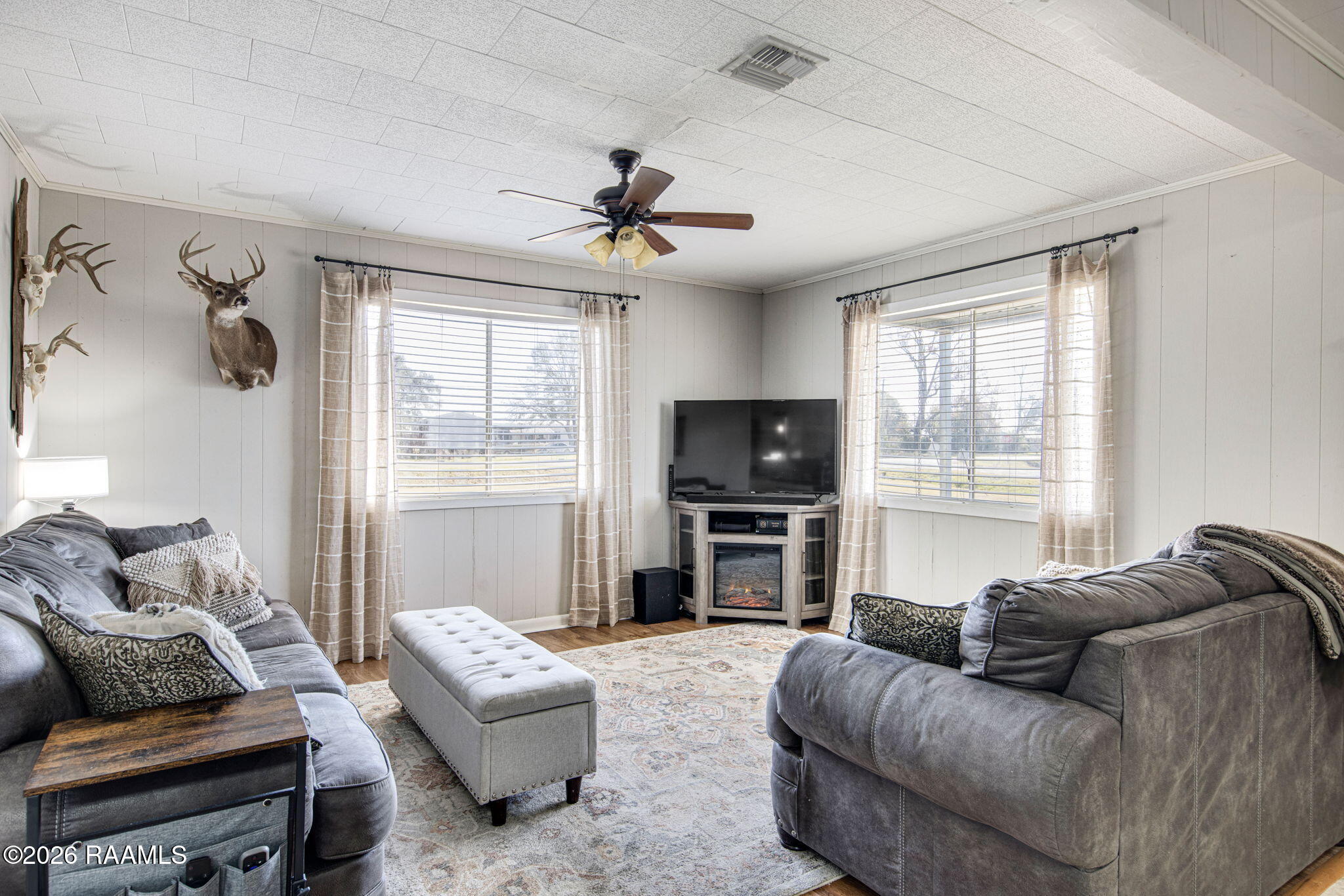 4305 Vida Shaw Road New Iberia, LA 70563 - Photo 2 of 20 Living Room