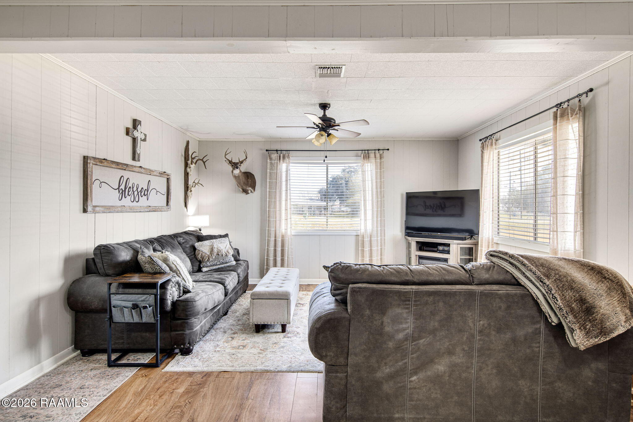 4305 Vida Shaw Road New Iberia, LA 70563 - Photo 3 of 20 Living Room