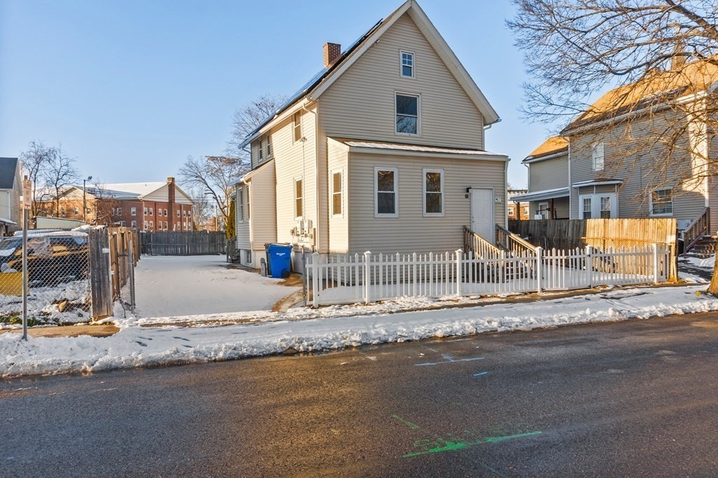 12 King Street Springfield, MA 01109 - Photo 1 of 35 Gallery Image 1