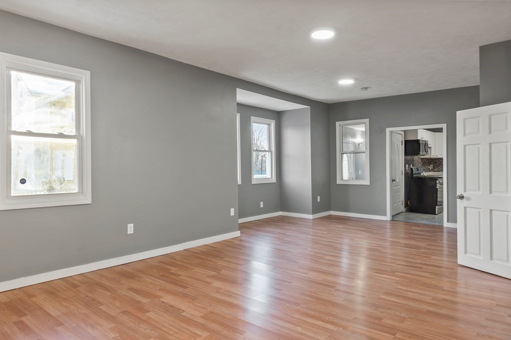 12 King Street Springfield, MA 01109 - Photo 3 of 35 Gallery Image 3
