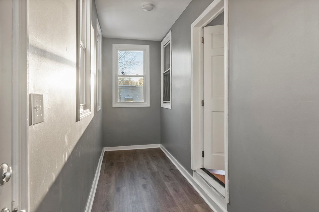 12 King Street Springfield, MA 01109 - Photo 5 of 35 Gallery Image 5