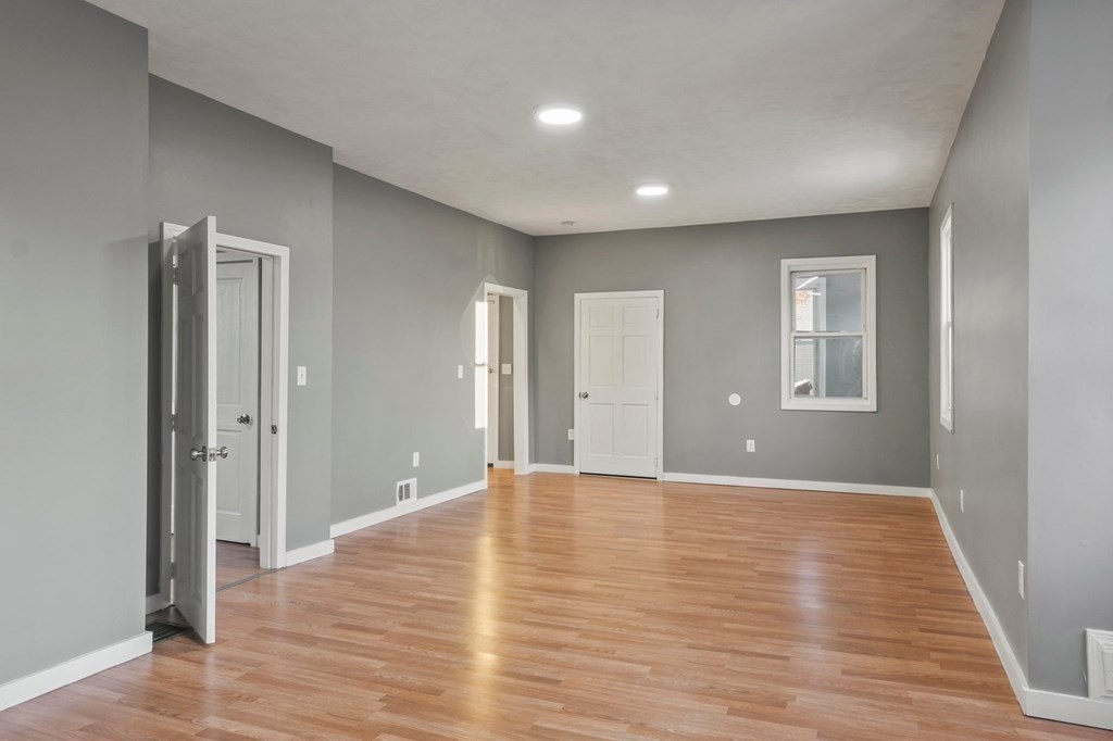 12 King Street Springfield, MA 01109 - Photo 7 of 35 Gallery Image 7
