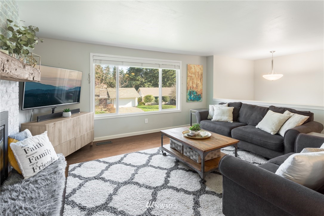 15307 110th Place Northeast Bothell, WA 98011 - Photo 3 of 25 Gallery Image 3