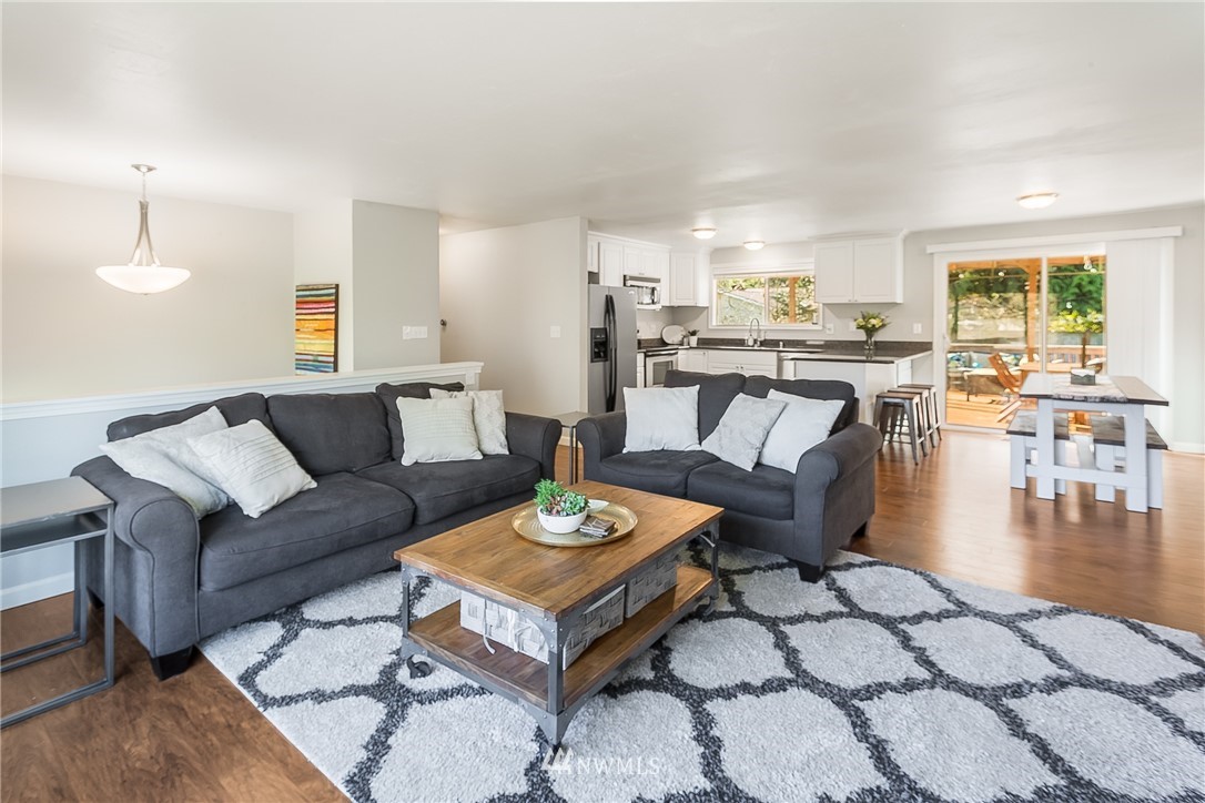 15307 110th Place Northeast Bothell, WA 98011 - Photo 4 of 25 Gallery Image 4