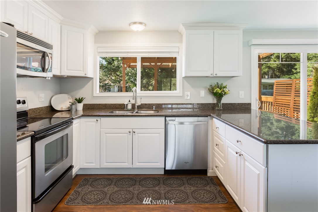 15307 110th Place Northeast Bothell, WA 98011 - Photo 5 of 25 Gallery Image 5