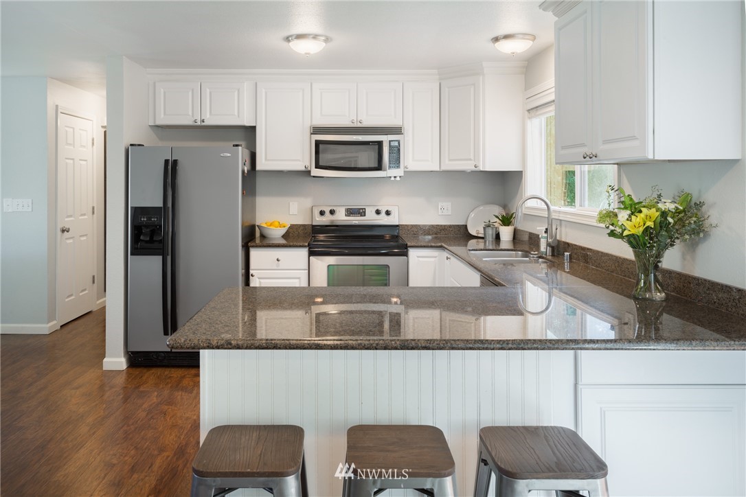 15307 110th Place Northeast Bothell, WA 98011 - Photo 6 of 25 Gallery Image 6