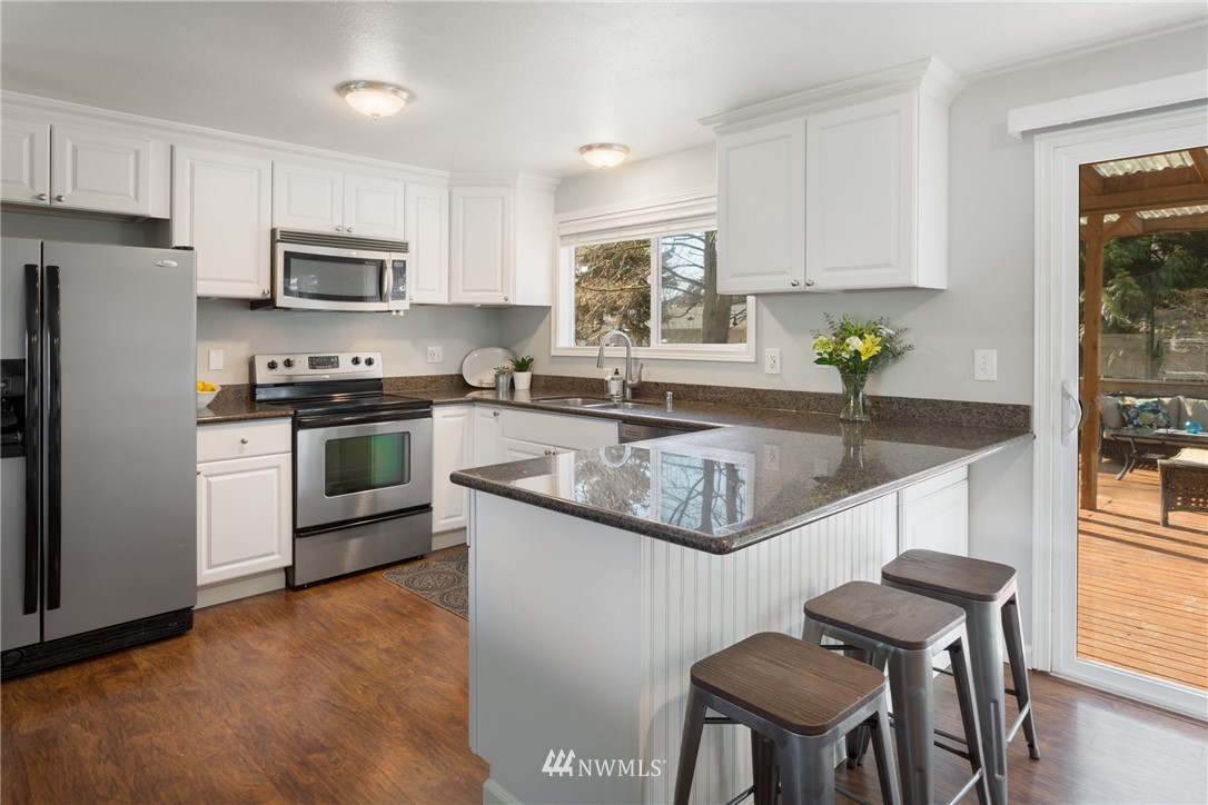 15307 110th Place Northeast Bothell, WA 98011 - Photo 7 of 25 Gallery Image 7