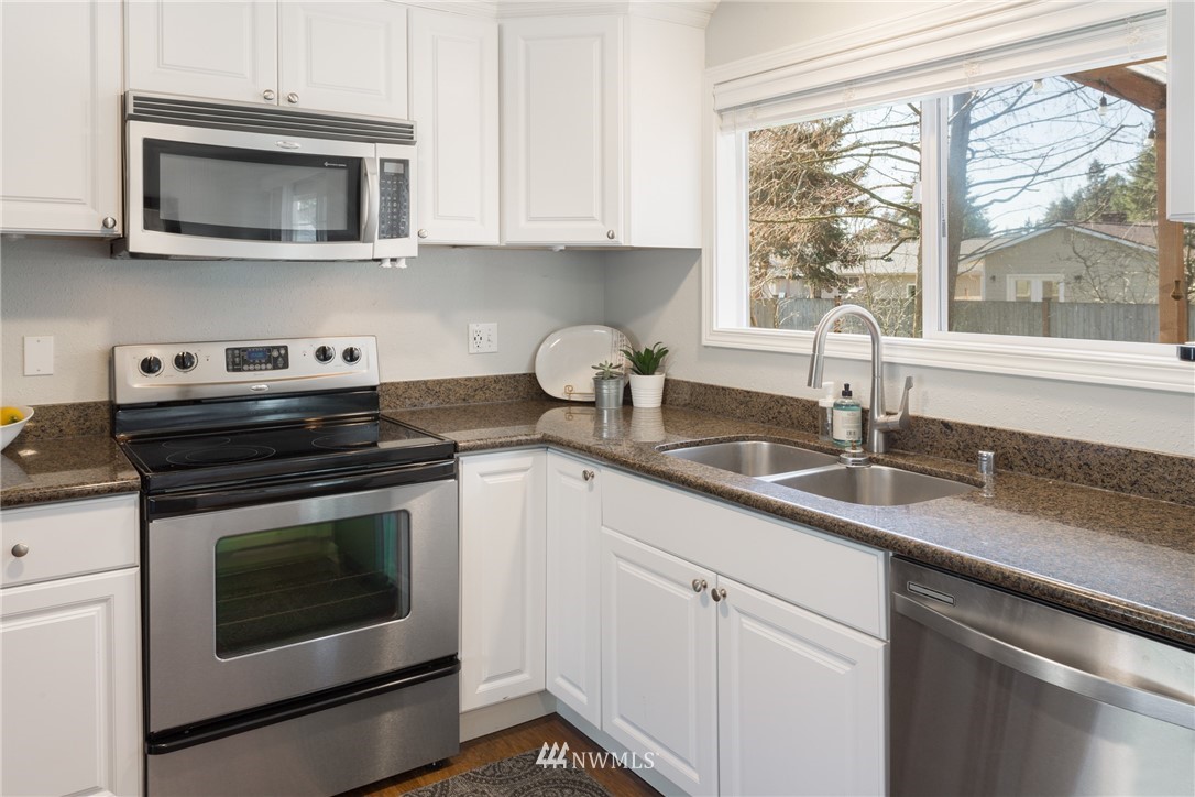 15307 110th Place Northeast Bothell, WA 98011 - Photo 8 of 25 Gallery Image 8