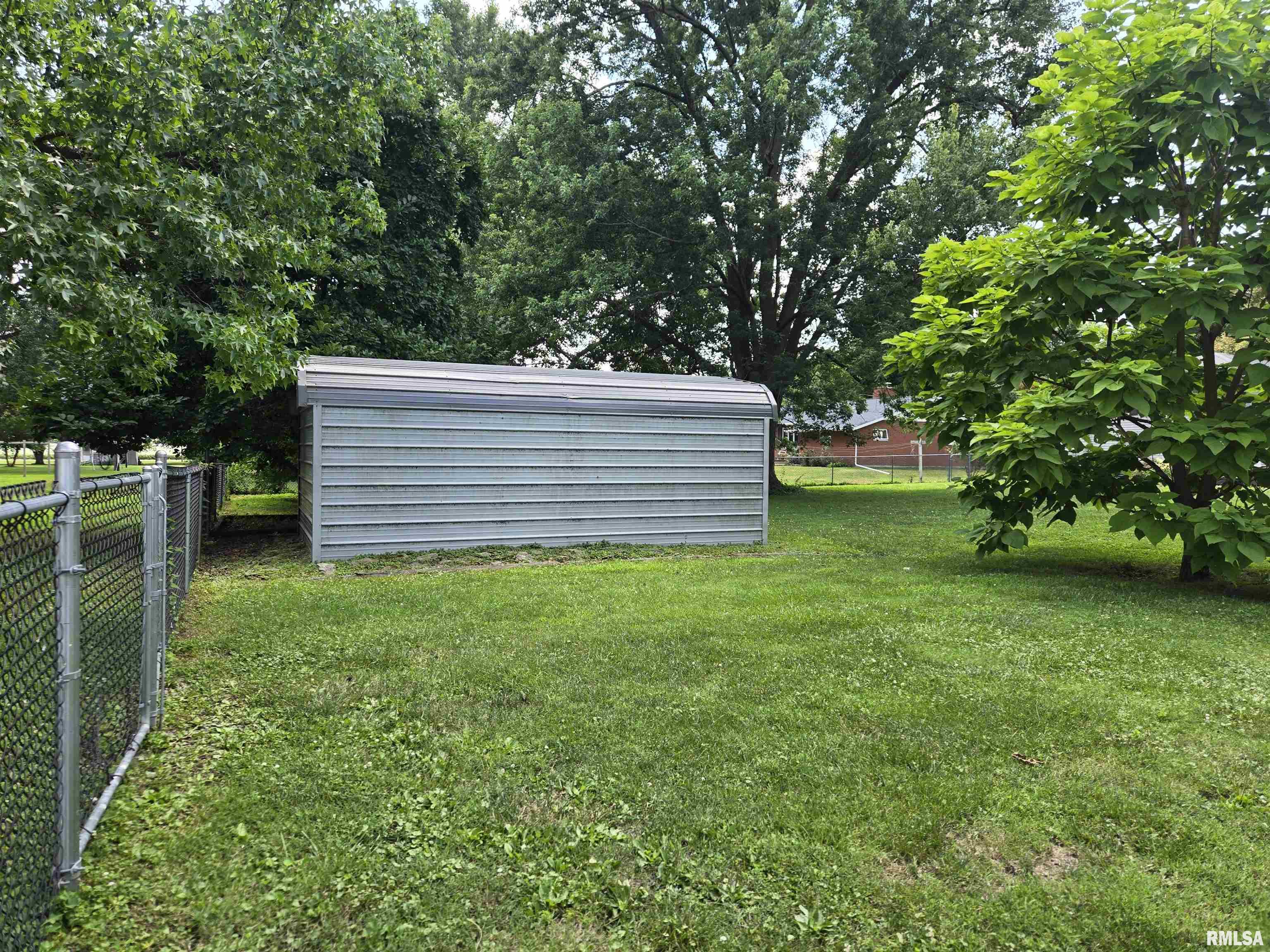 513 South Marion Street Carthage, IL 62321 - Photo 37 of 43