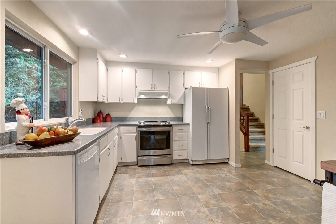 22214 Echo Lake Road Snohomish, WA 98296 - Photo 6 of 34 Gallery Image 6