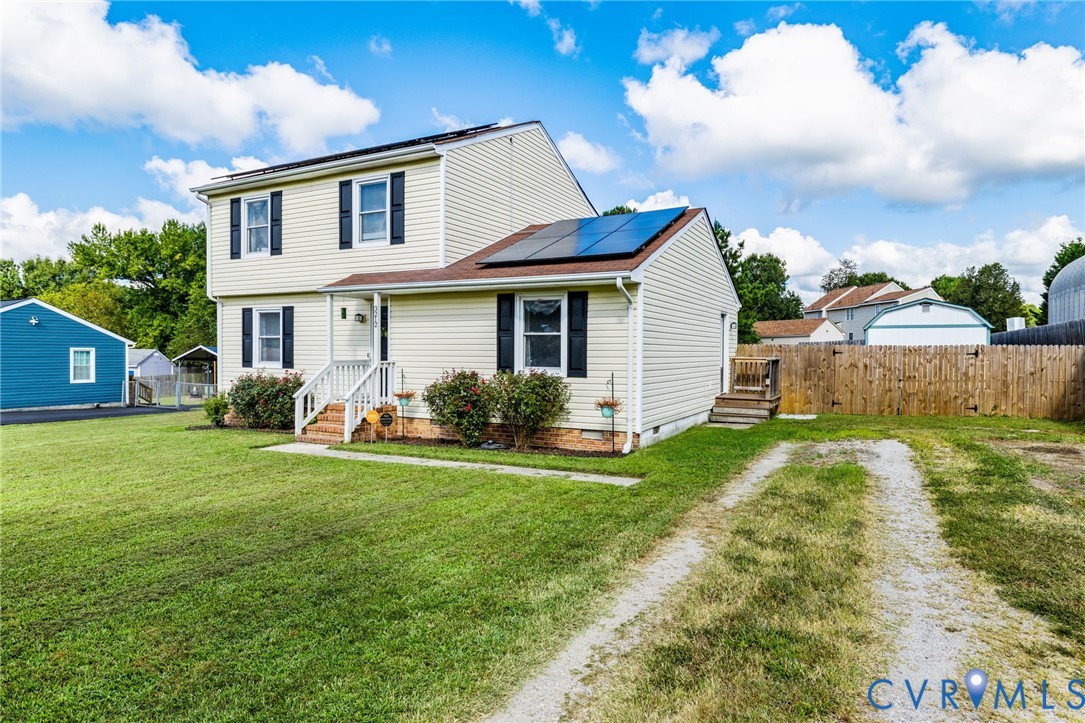 3212 Fielding Road Colonial Heights, VA 23834 - Photo 3 of 33 Large driveway! Super convenient side entry into L